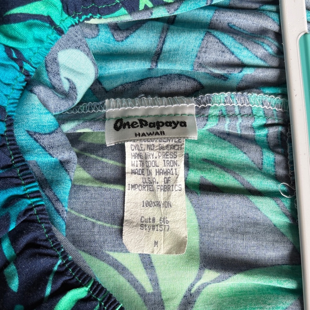 Set of 2 - Women's Hawaiian/Tropical Off-Shoulder Blouses, Size M - Picture 7 of 14